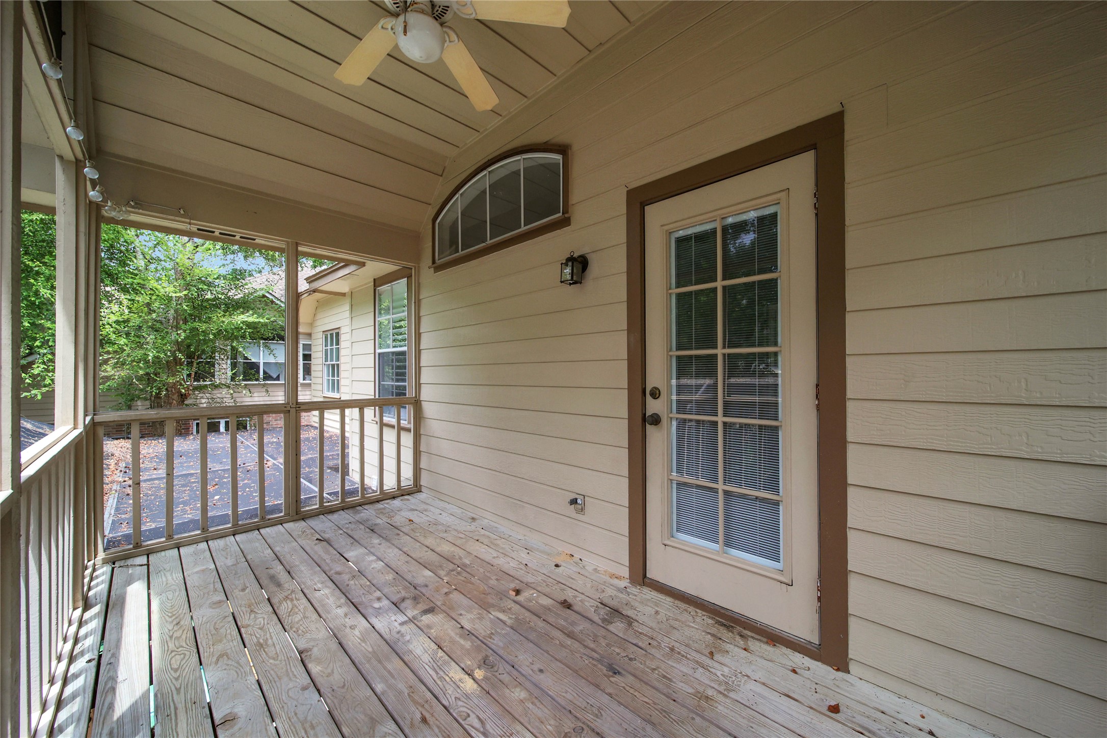 7 Churchdale Place Spring, TX 77382 - Photo 29 of 40 Primary balcony