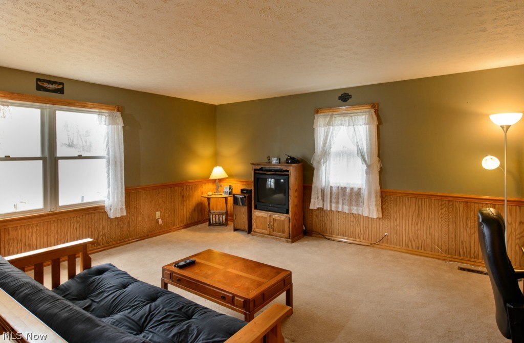 24797 Ridge Road East Rochester, OH 44625 - Photo 13 of 20 Family room