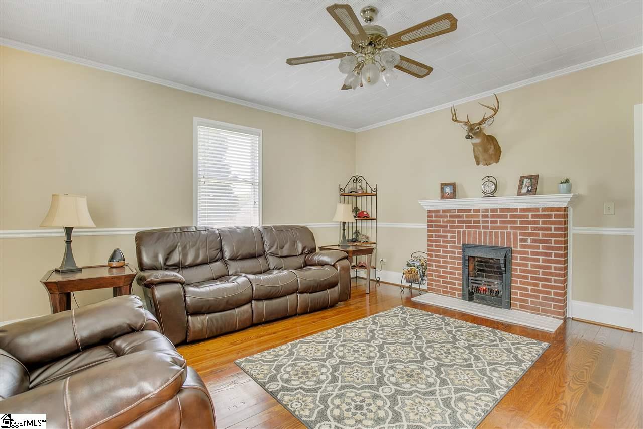 4000 Greenpond Road Gray Court, SC 29645 - Photo 3 of 36