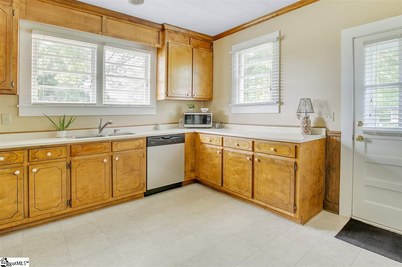 4000 Greenpond Road Gray Court, SC 29645 - Photo 8 of 36