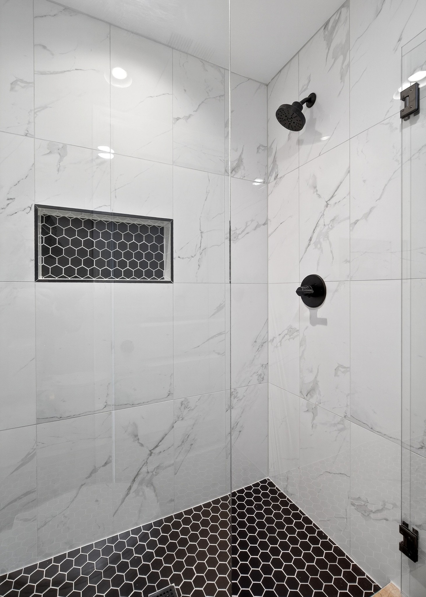 774 C Rody Road McMinnville, TN 37110 - Photo 21 of 40 a bathroom with a shower