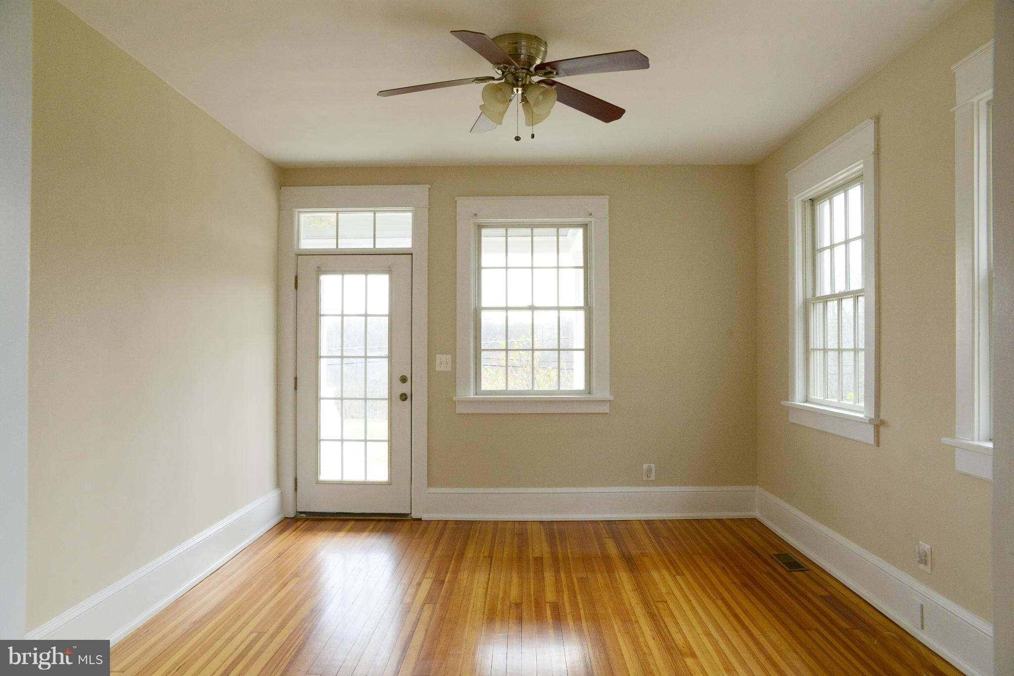 4912 Pleasant Grove Road Reisterstown, MD 21136 - Photo 8 of 26 Living Room