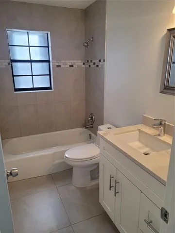 $2,150 | 770 Northeast 38th Street, Unit F, Oakland Park, FL 33334