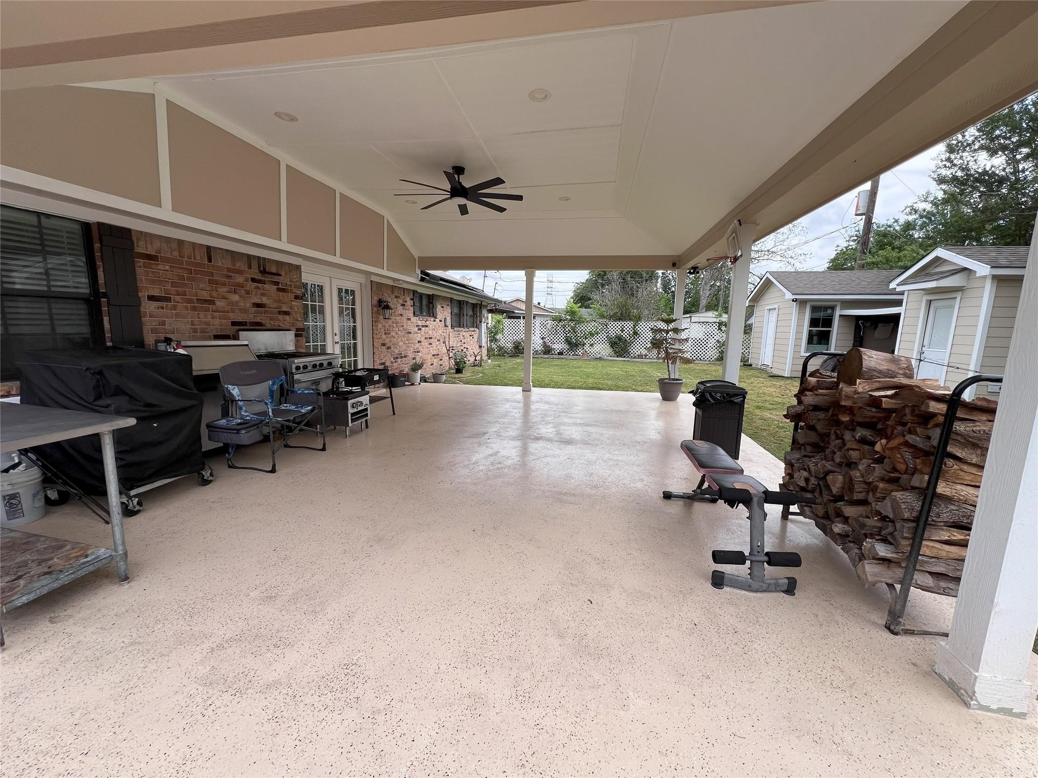 4731 High Point Lane Houston, TX 77053 - Photo 13 of 16 a living room with furniture