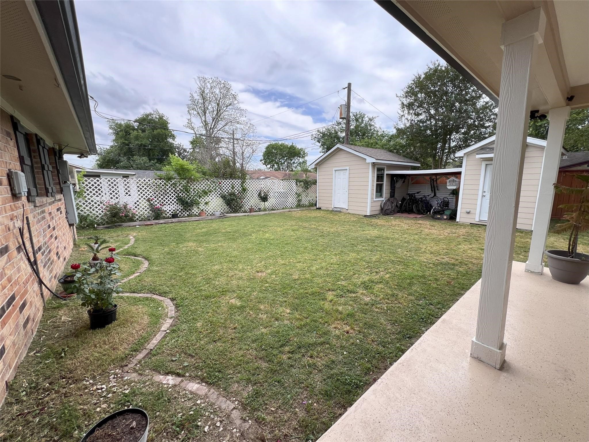 4731 High Point Lane Houston, TX 77053 - Photo 15 of 16 a view of a backyard of the house