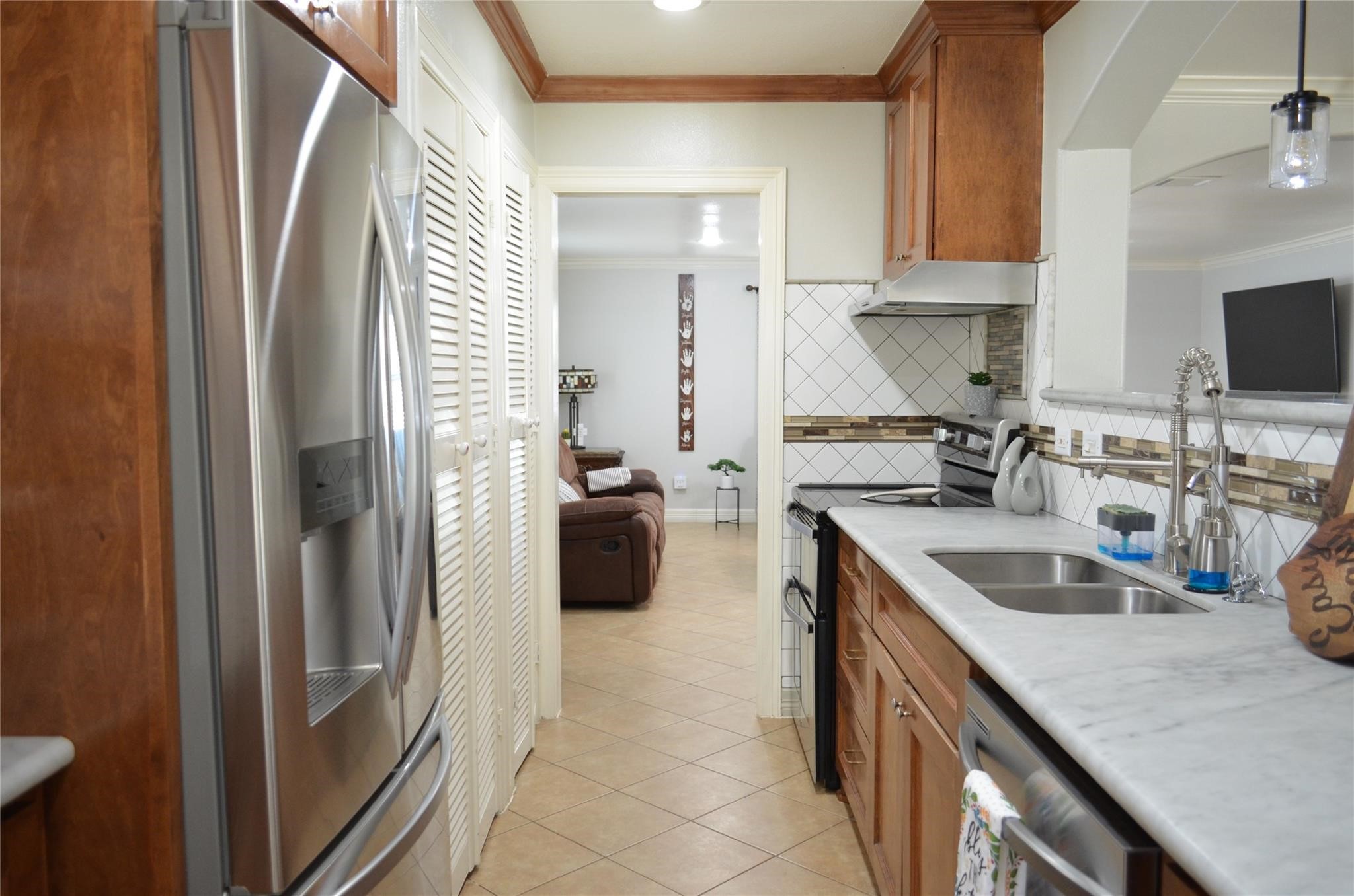 4731 High Point Lane Houston, TX 77053 - Photo 5 of 16 a kitchen with refrigerator and cabinets