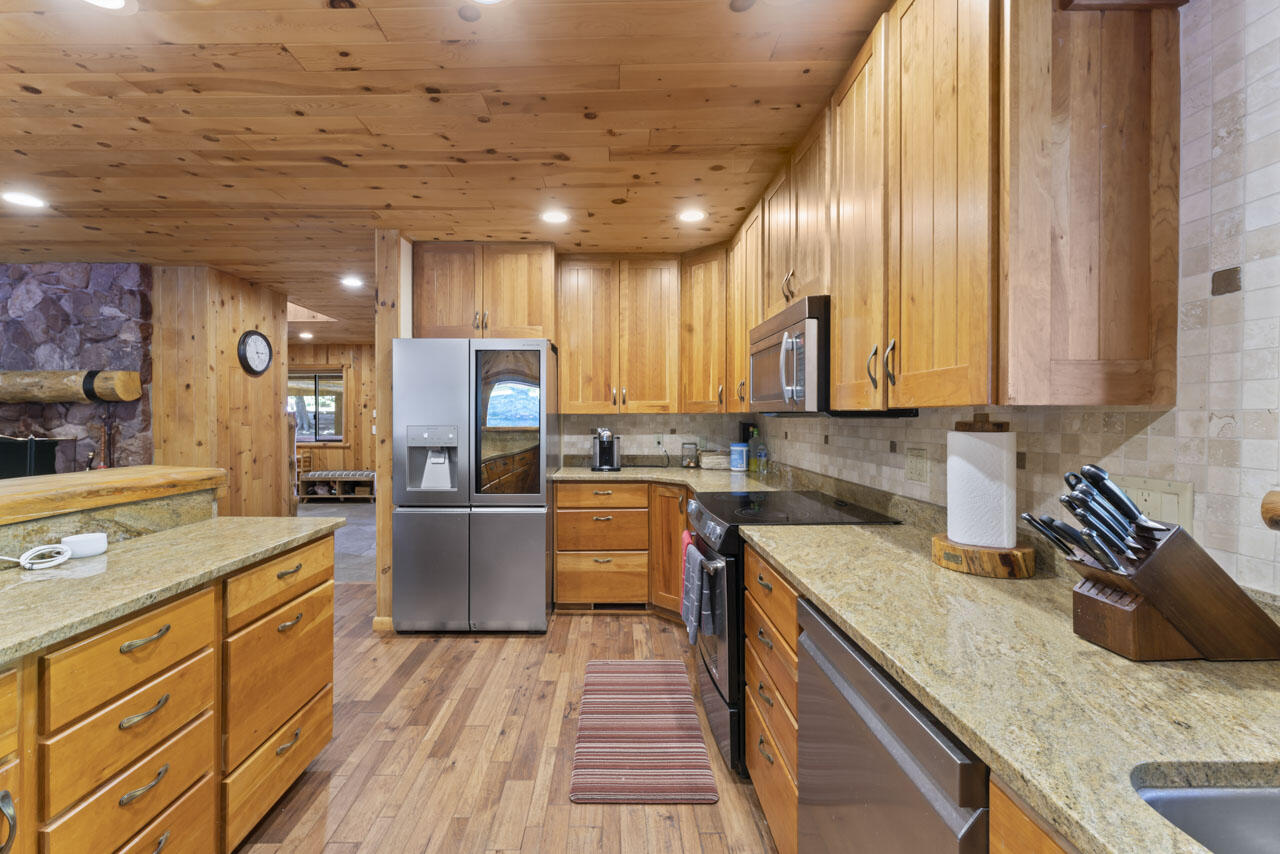 12214 Modoc Road White City, OR 97503 - Photo 21 of 47 a kitchen with a sink stove and cabinets