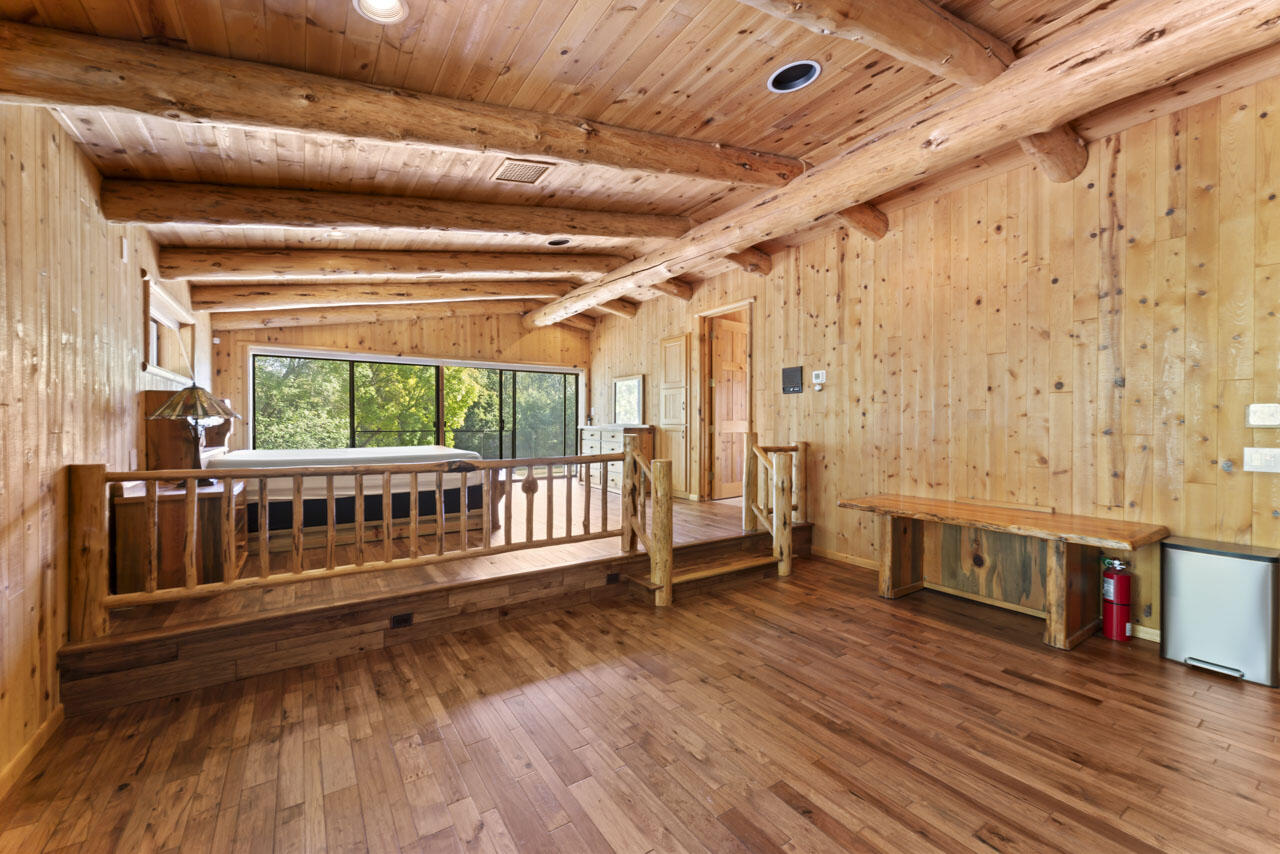 12214 Modoc Road White City, OR 97503 - Photo 25 of 47 a view of a balcony with wooden floor
