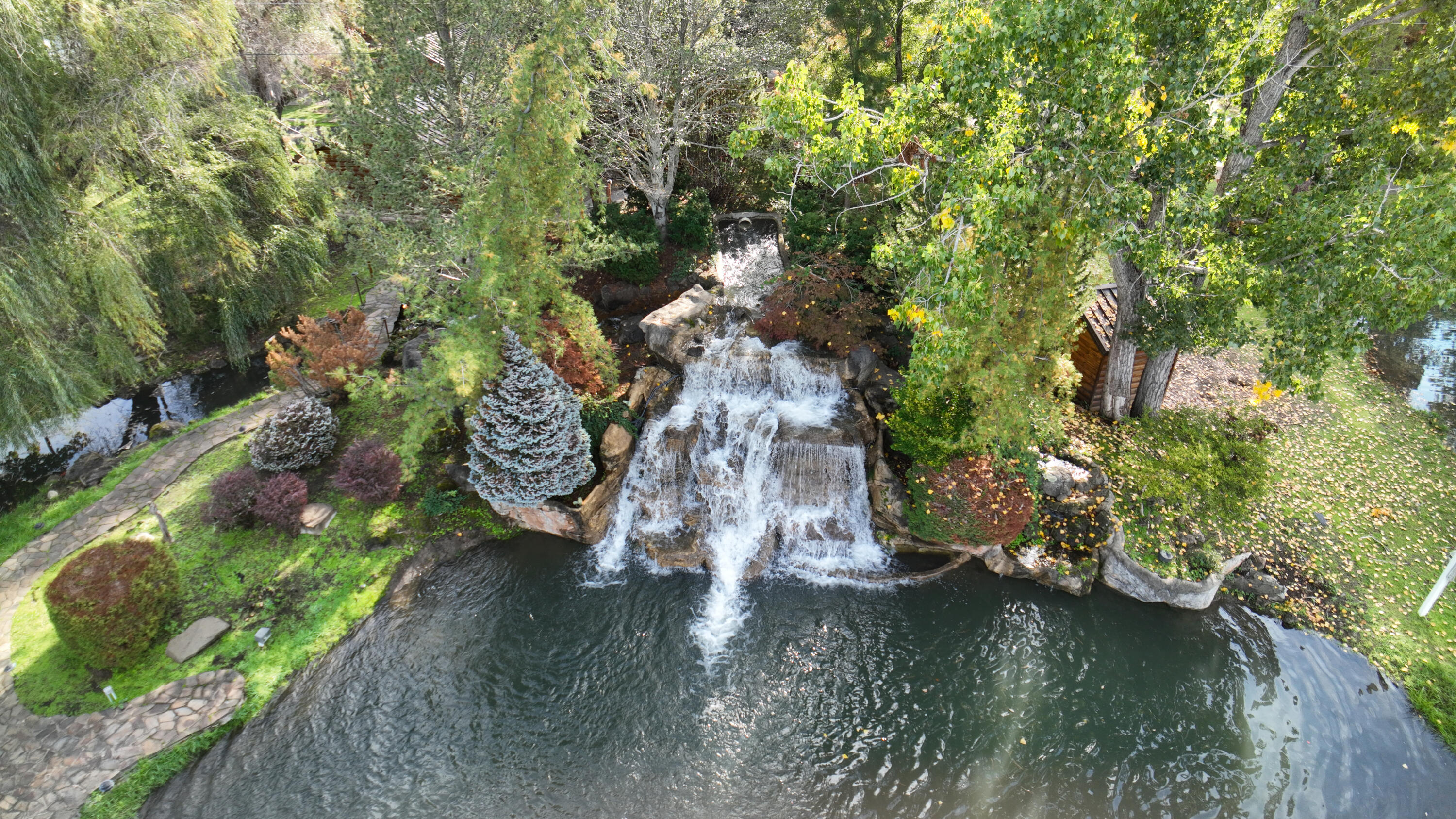 12214 Modoc Road White City, OR 97503 - Photo 4 of 47 a view of lake