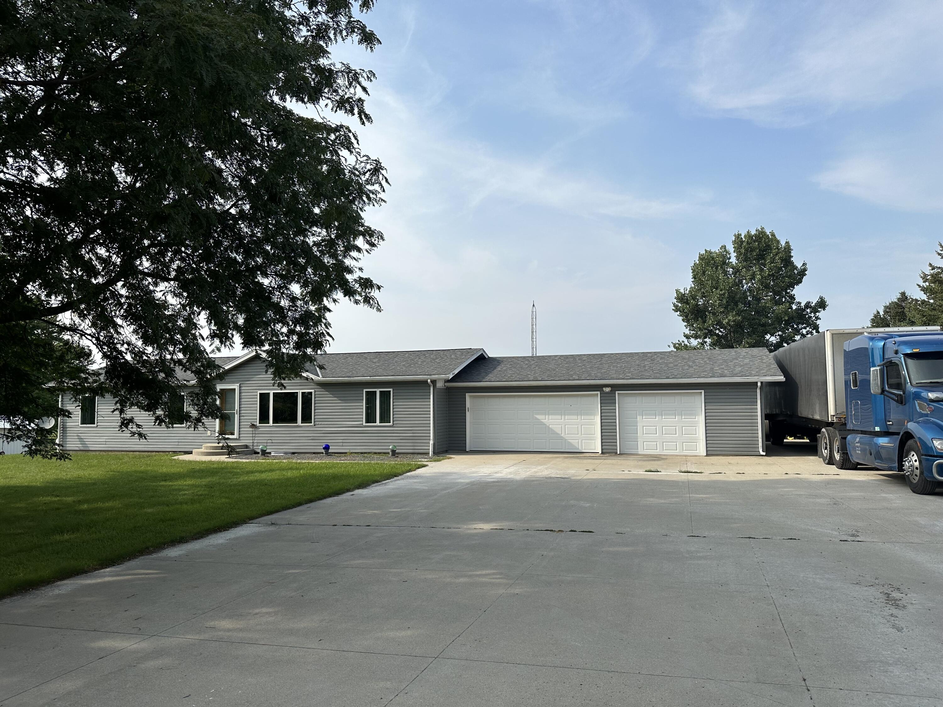 Front View 1 W5554 Sun Rd Juneau,WI