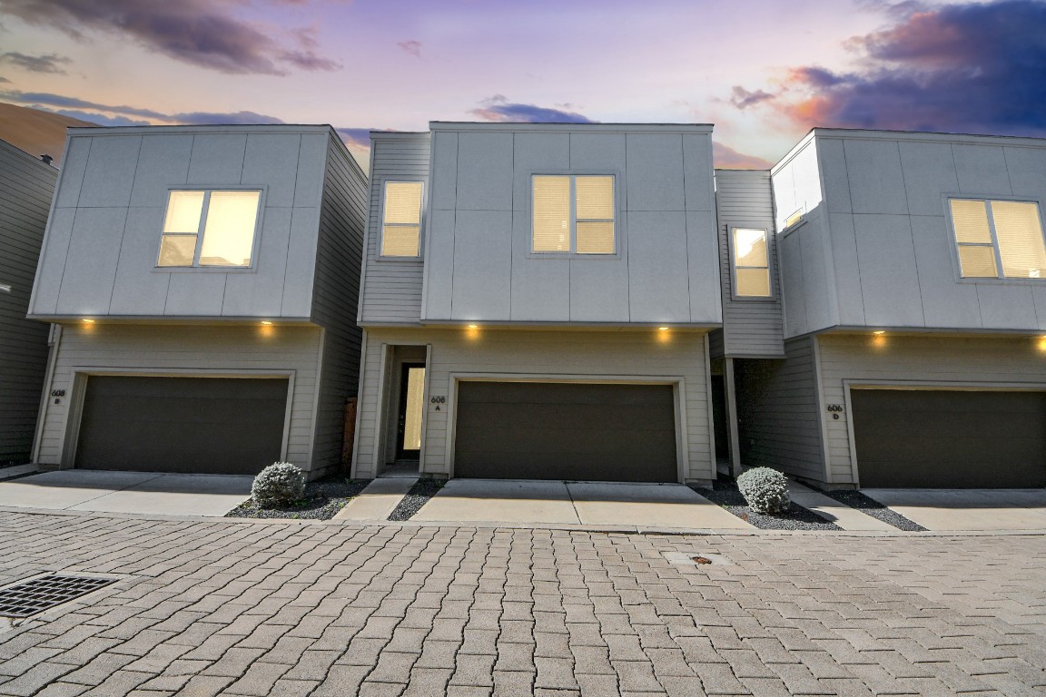 608 Thornton Road, Unit A Houston, TX 77018 - Photo 3 of 44 a front view of a house