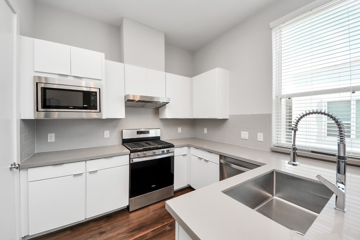 608 Thornton Road, Unit A Houston, TX 77018 - Photo 32 of 44 a kitchen with a sink stove and microwave