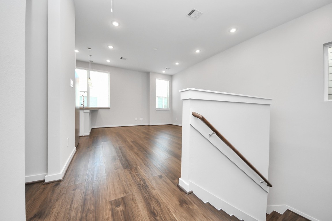 608 Thornton Road, Unit A Houston, TX 77018 - Photo 44 of 44 an entryway in a hall with a window