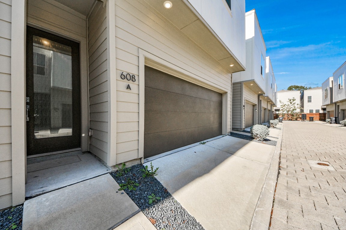 608 Thornton Road, Unit A Houston, TX 77018 - Photo 7 of 44 a view of a house with a door