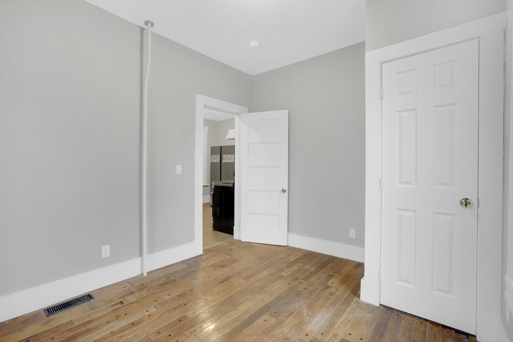 16 Amherst Street Springfield, MA 01109 - Photo 11 of 35