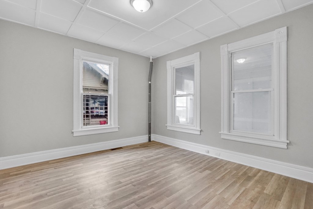 16 Amherst Street Springfield, MA 01109 - Photo 17 of 35