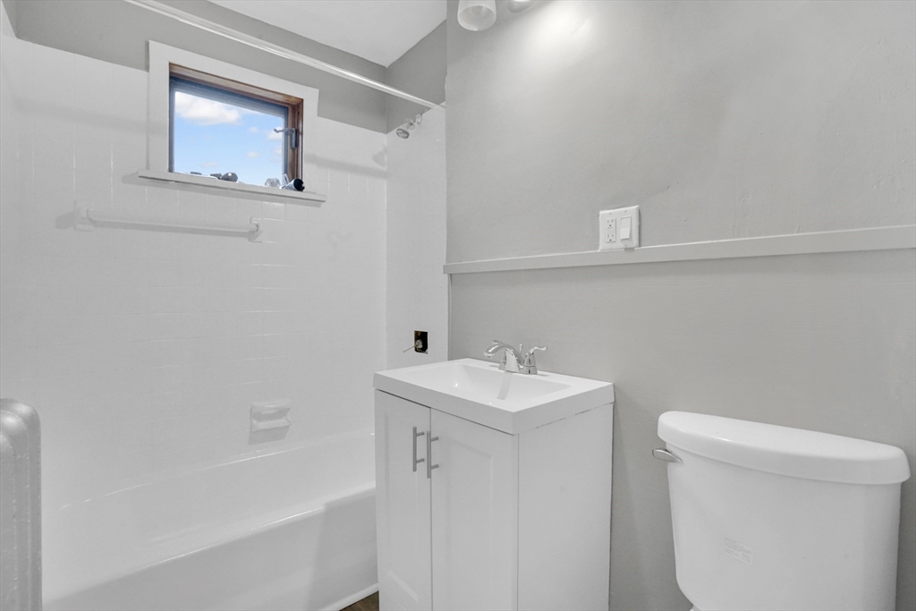 16 Amherst Street Springfield, MA 01109 - Photo 23 of 35