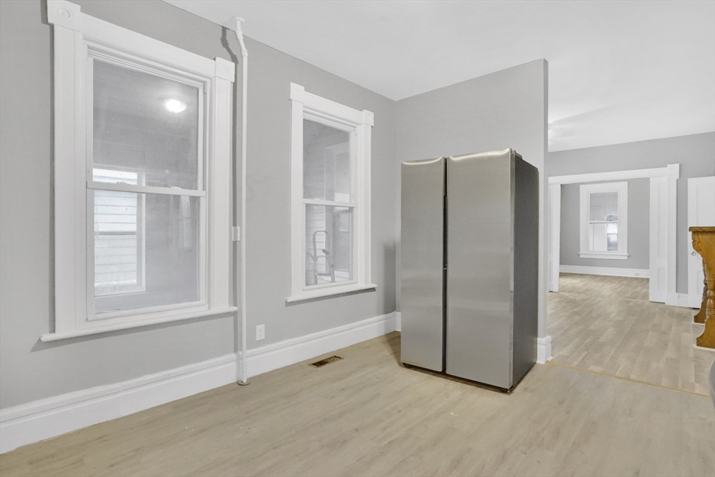 16 Amherst Street Springfield, MA 01109 - Photo 9 of 35