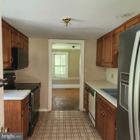 an empty room with wooden floor and closet