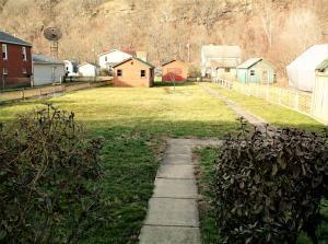 9 Circle Perryopolis Pa Perryopolis, PA 15473 - Photo 4 of 25