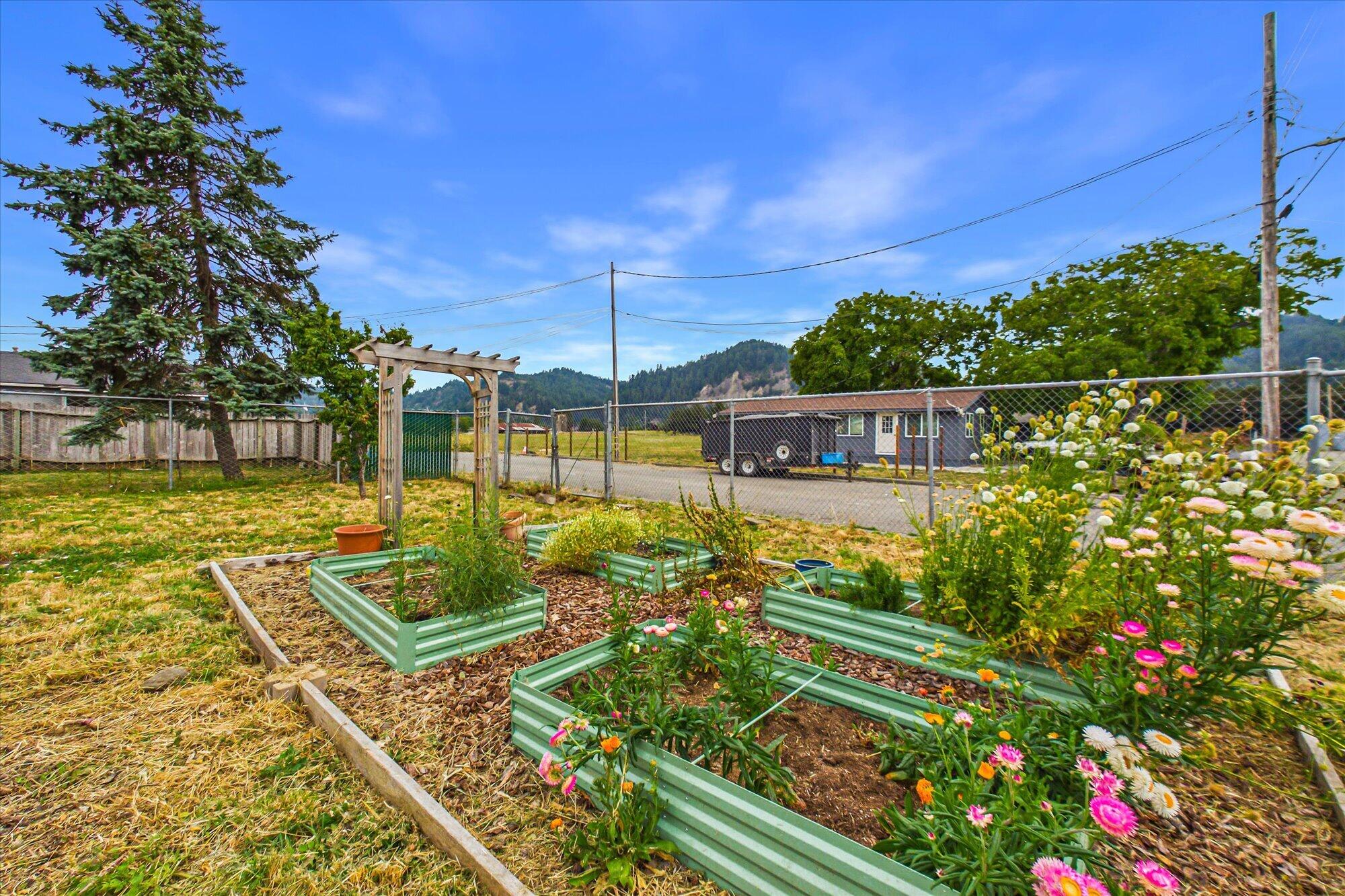 266 Berkeley Street Rio Dell, CA 95562 - Photo 31 of 35 Gallery Image 31