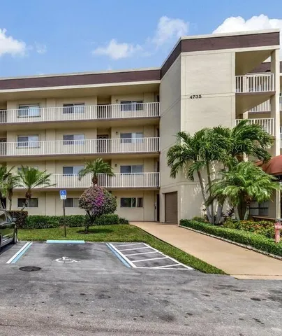 $1,700 | 4735 Lucerne Lakes Boulevard East, Unit 410, Lake Worth, FL 33467