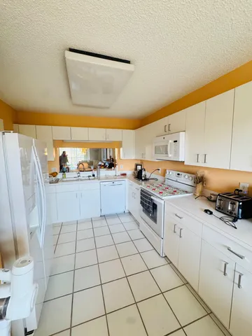 $1,700 | 4735 Lucerne Lakes Boulevard East, Unit 410, Lake Worth, FL 33467