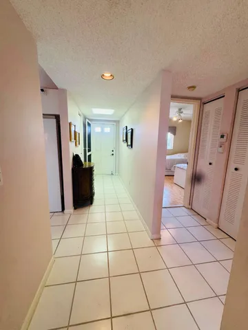 $1,700 | 4735 Lucerne Lakes Boulevard East, Unit 410, Lake Worth, FL 33467