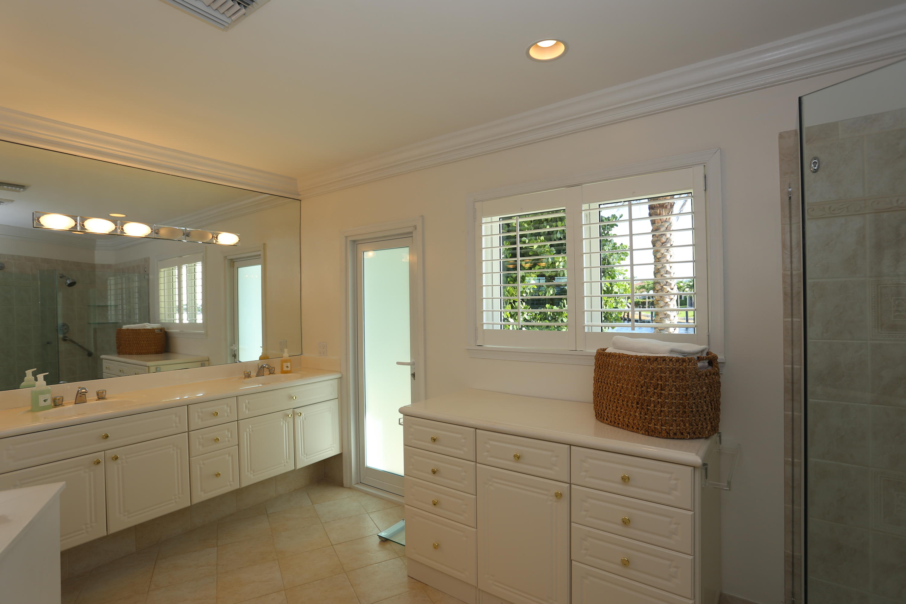 4310 Northeast 23rd Terrace Lighthouse Point, FL 33064 - Photo 11 of 22 028 master bath
