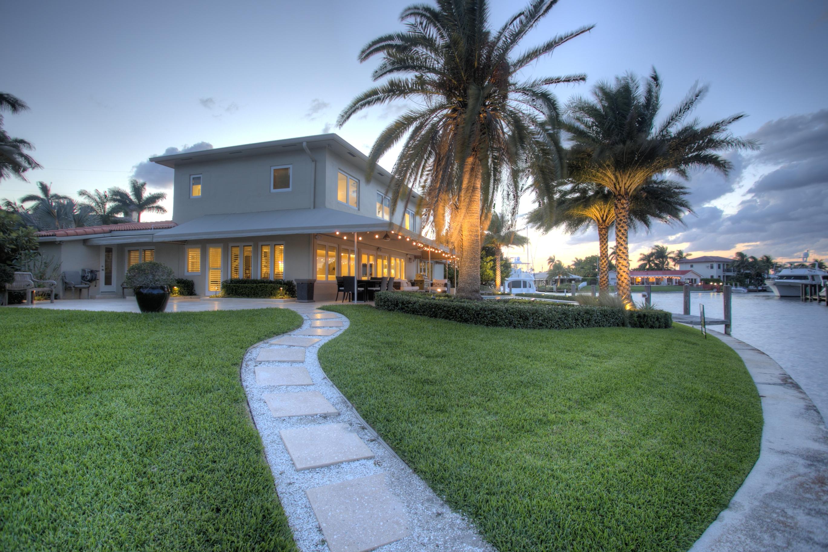 4310 Northeast 23rd Terrace Lighthouse Point, FL 33064 - Photo 21 of 22 005 dusk side