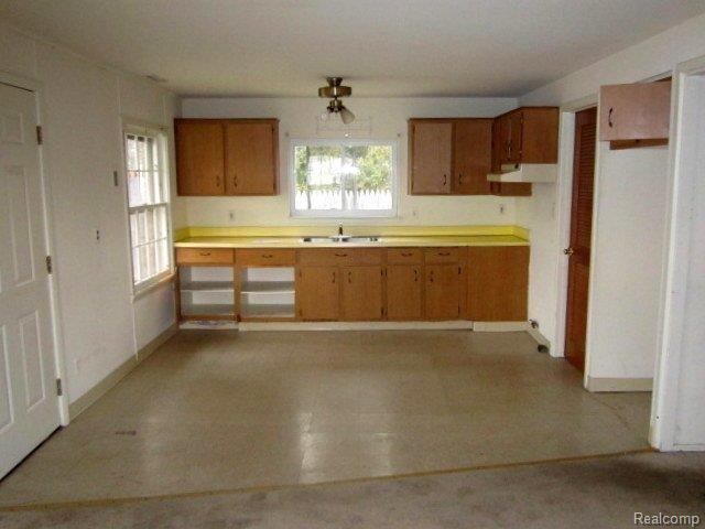 29340 Kelly Road Roseville, MI 48066 - Photo 4 of 13 IMG_3045.JPG