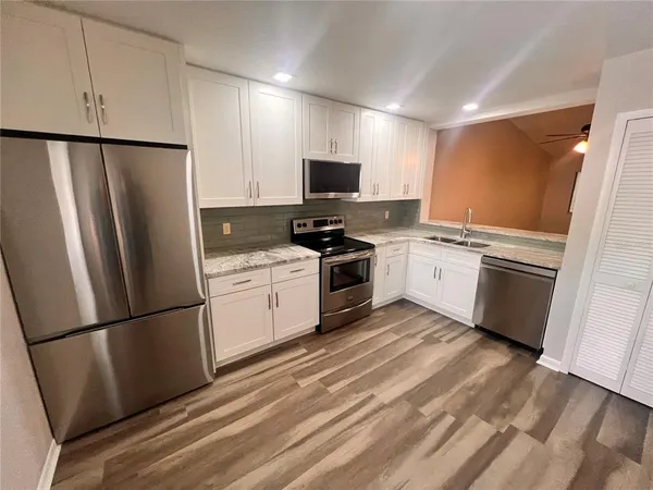 $2,050 | 17 Escondido Circle, Unit 239, Altamonte Springs, FL 32701