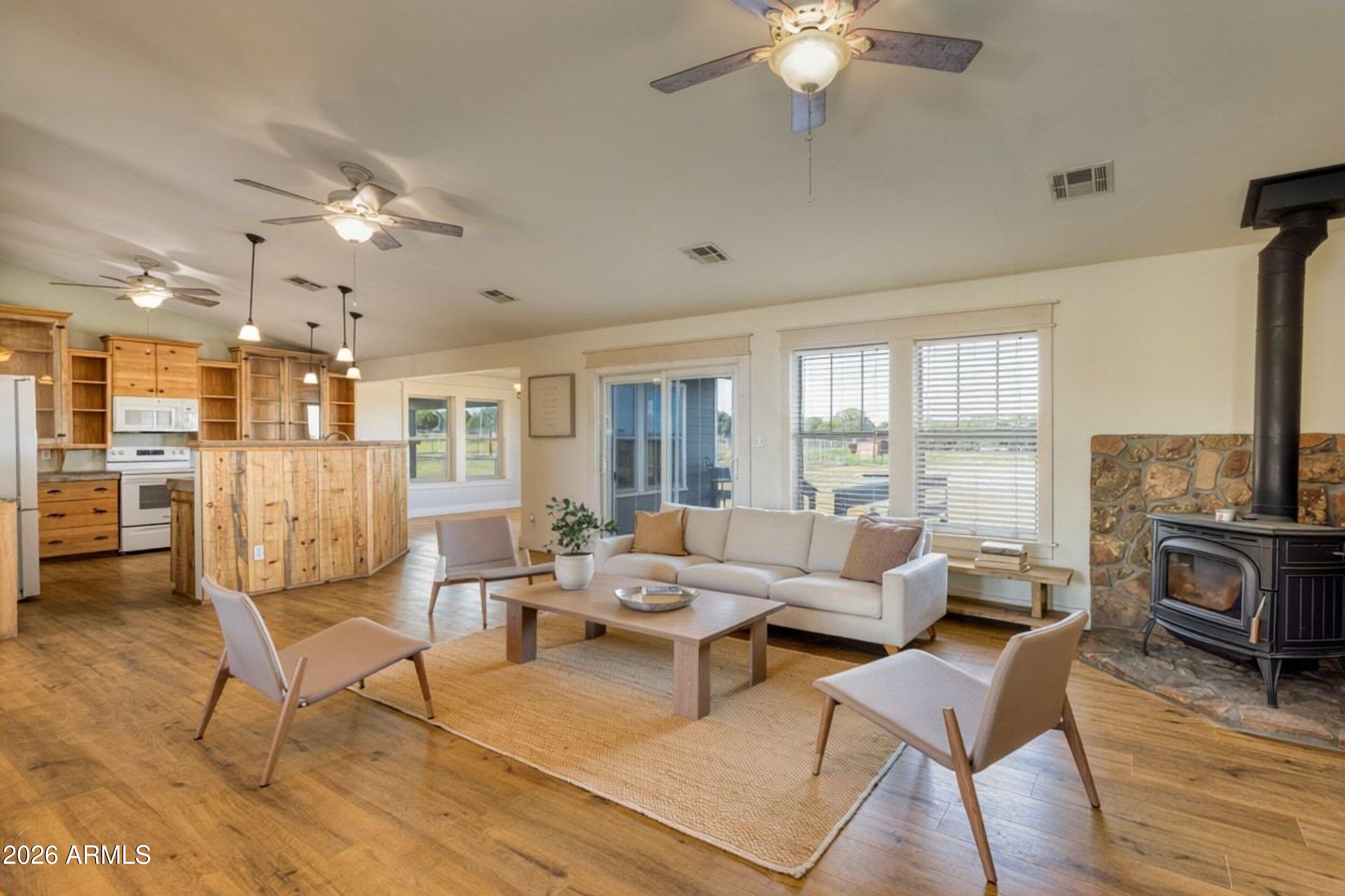 1866 Simpson Well Road Show Low, AZ 85901 - Photo 3 of 36 Living Room