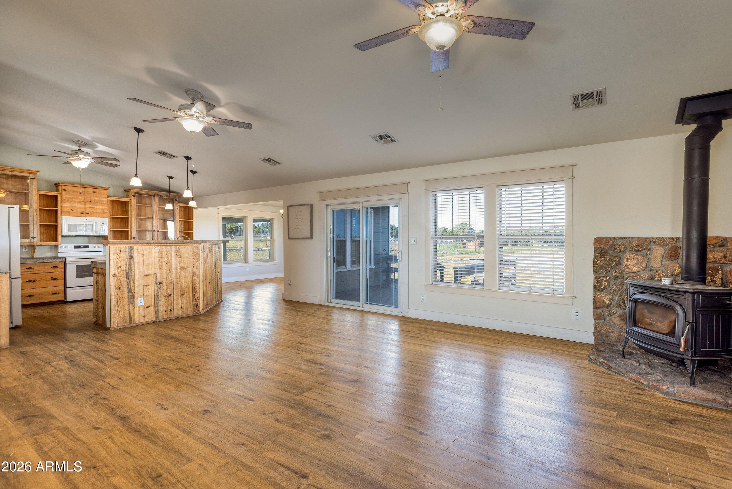 1866 Simpson Well Road Show Low, AZ 85901 - Photo 4 of 36 Living Room