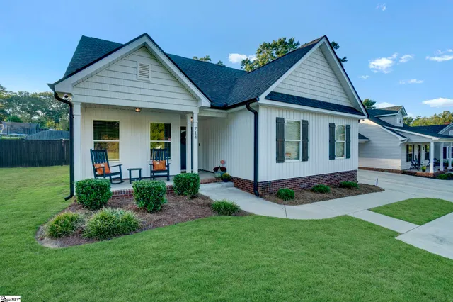 $267,000 | 714 Chestnut Street, Laurens, SC 29360