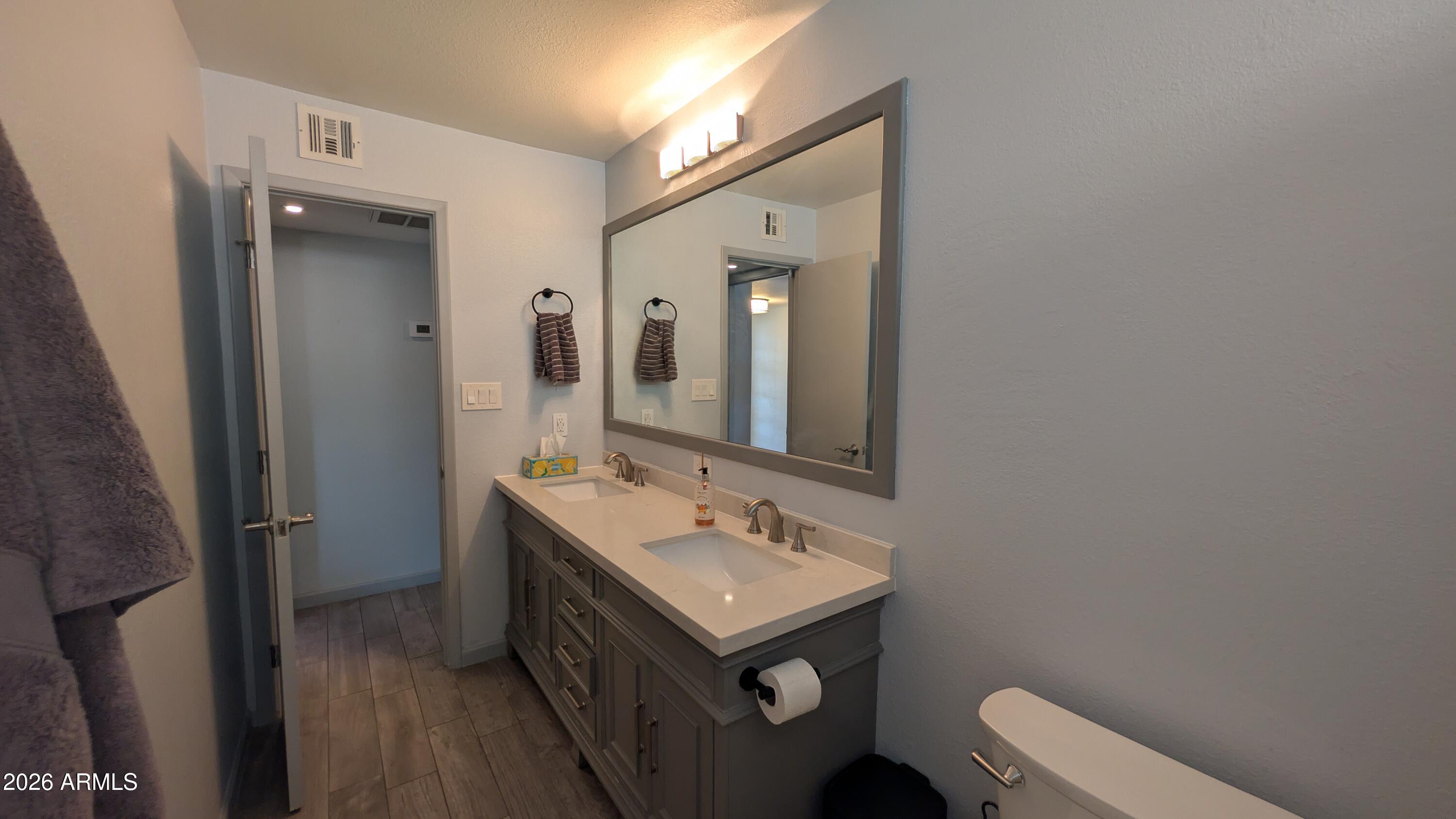 3346 West Hearn Road Phoenix, AZ 85053 - Photo 16 of 25 PXL_20260517_185330995.RAW-01