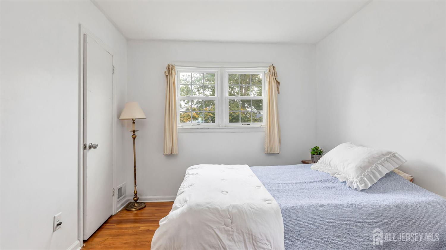 77-89 Parkside Road Plainfield, NJ 07060 - Photo 17 of 42 a bedroom with a bed and a window