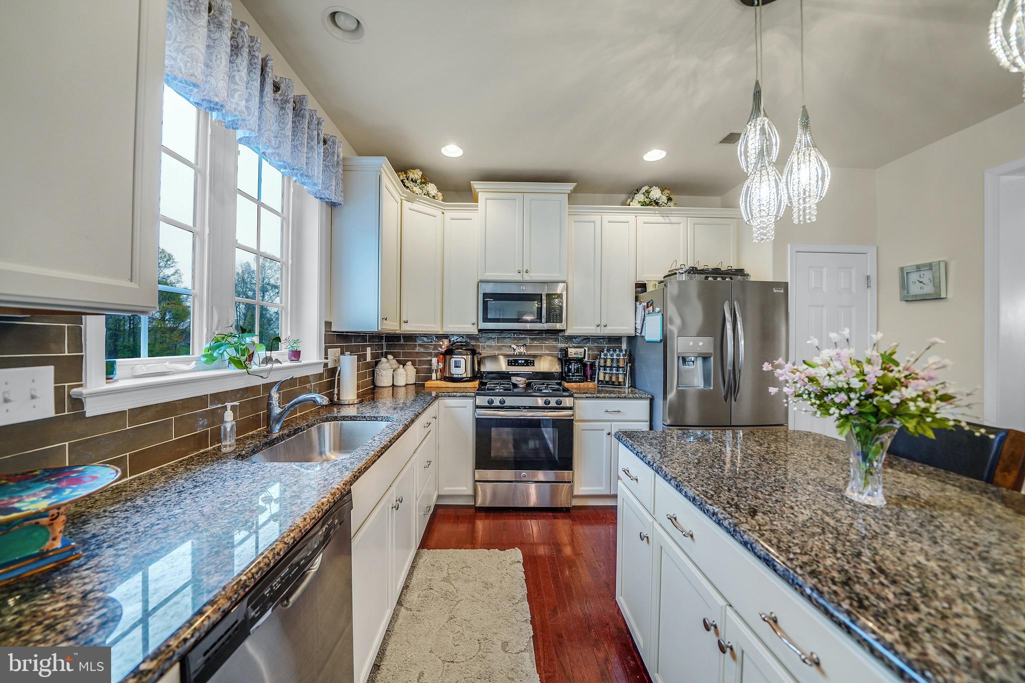 23 Abby Road Avondale, PA 19311 - Photo 11 of 31 Kitchen w/Stainless Appliances &Soft Close Drawers