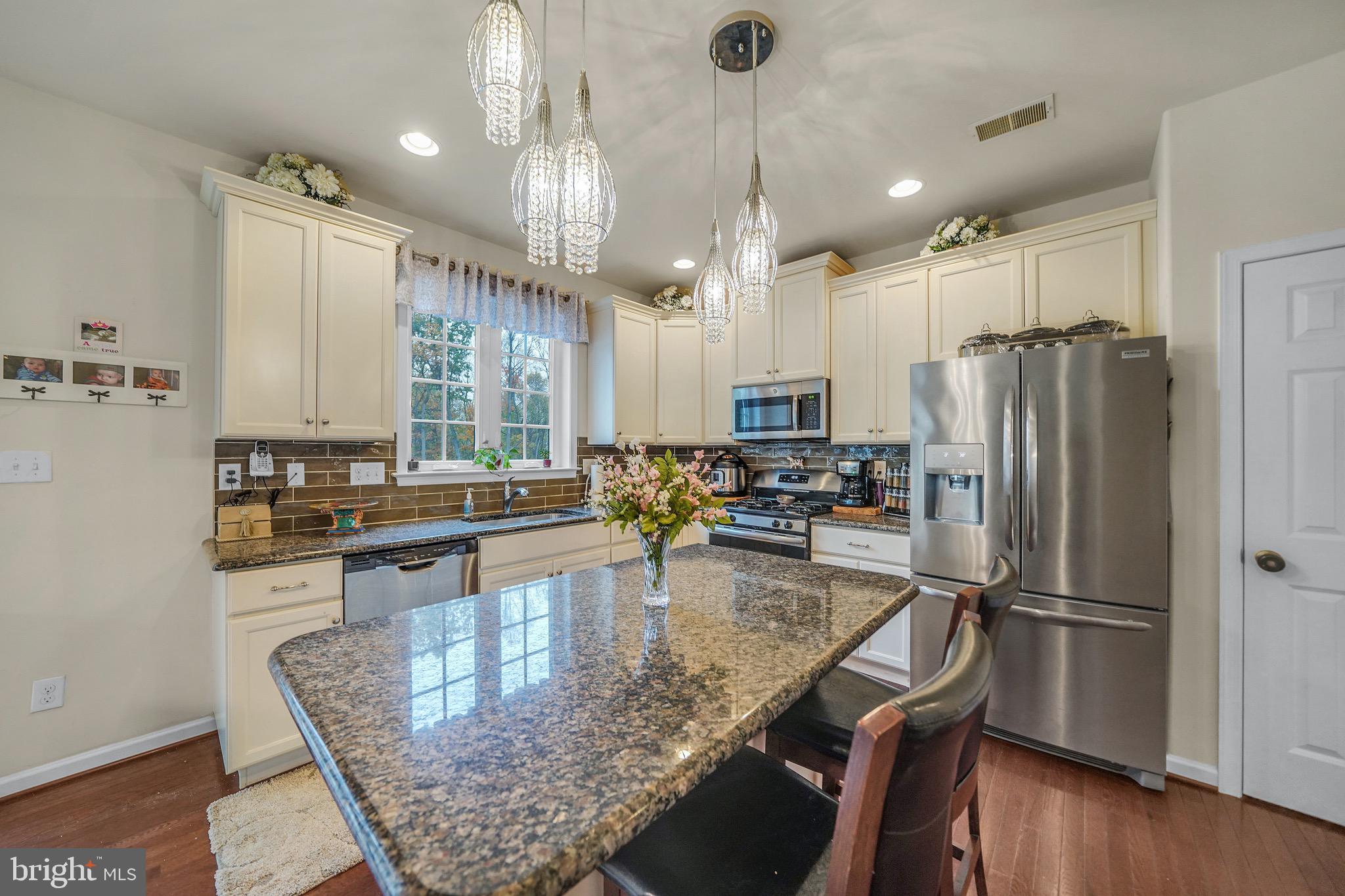 23 Abby Road Avondale, PA 19311 - Photo 12 of 31 Island / Breakfast Bar
