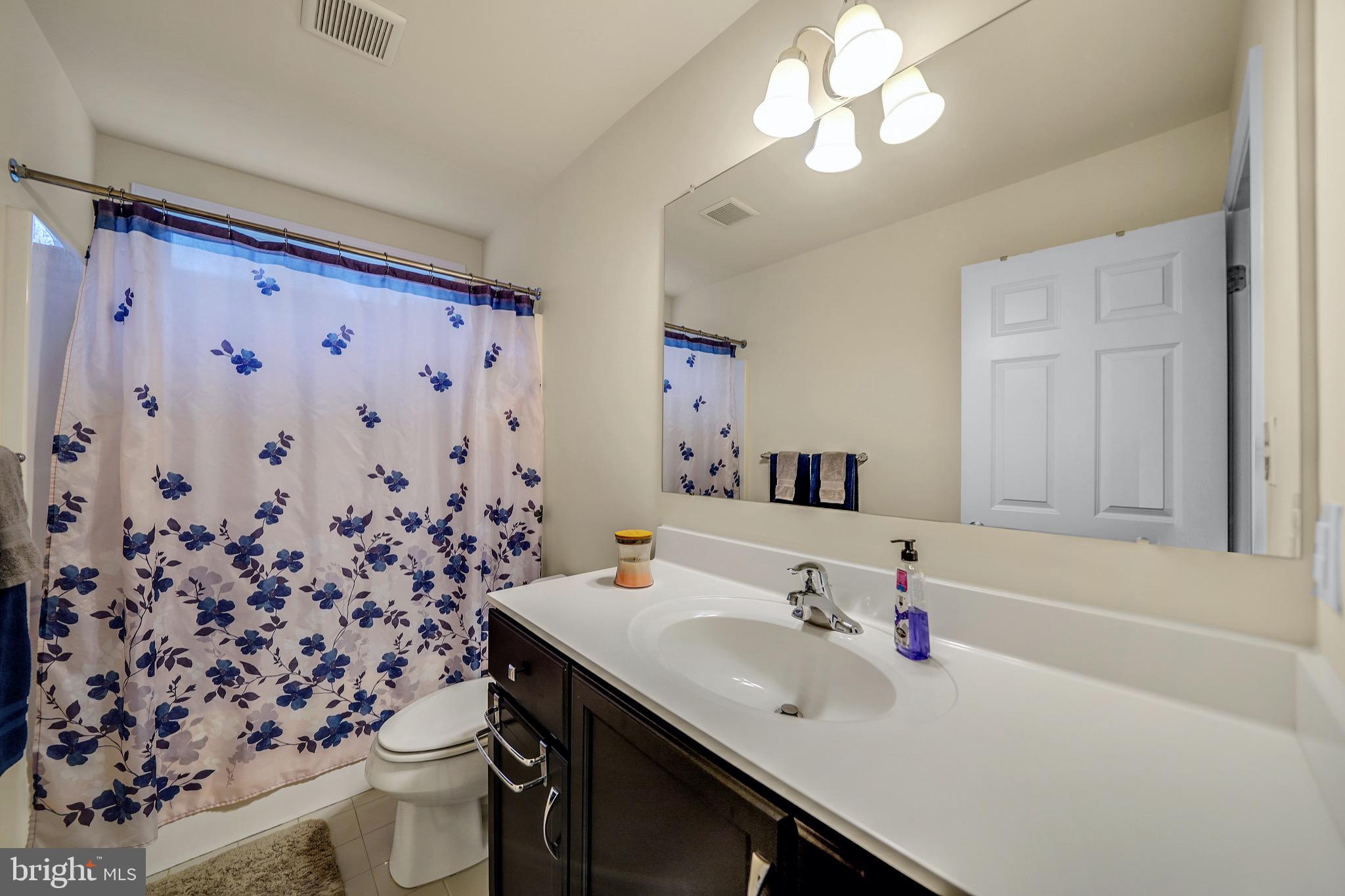 23 Abby Road Avondale, PA 19311 - Photo 23 of 31 Full Hall Bathroom