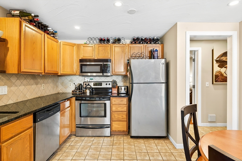 111 Berrington Road, Unit 111 Leominster, MA 01453 - Photo 5 of 24