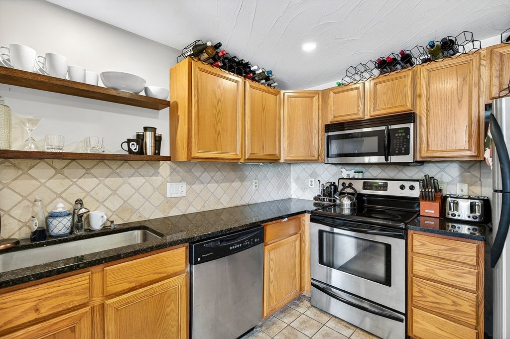 111 Berrington Road, Unit 111 Leominster, MA 01453 - Photo 8 of 24