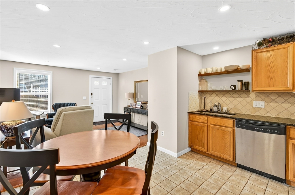 111 Berrington Road, Unit 111 Leominster, MA 01453 - Photo 9 of 24