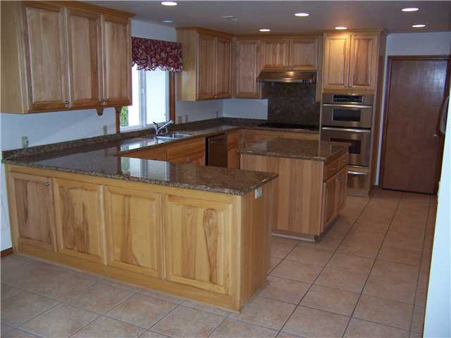 4005 South Mission Road Fallbrook, CA 92028 - Photo 3 of 23 Newer custom hickory cabinets and granite tile