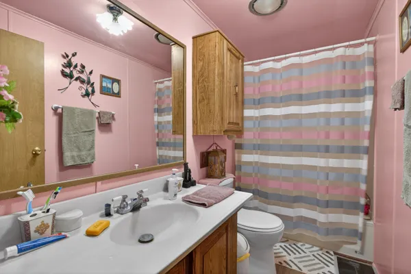 $194,900 | 419 South Capital Avenue, Athens, MI 49011