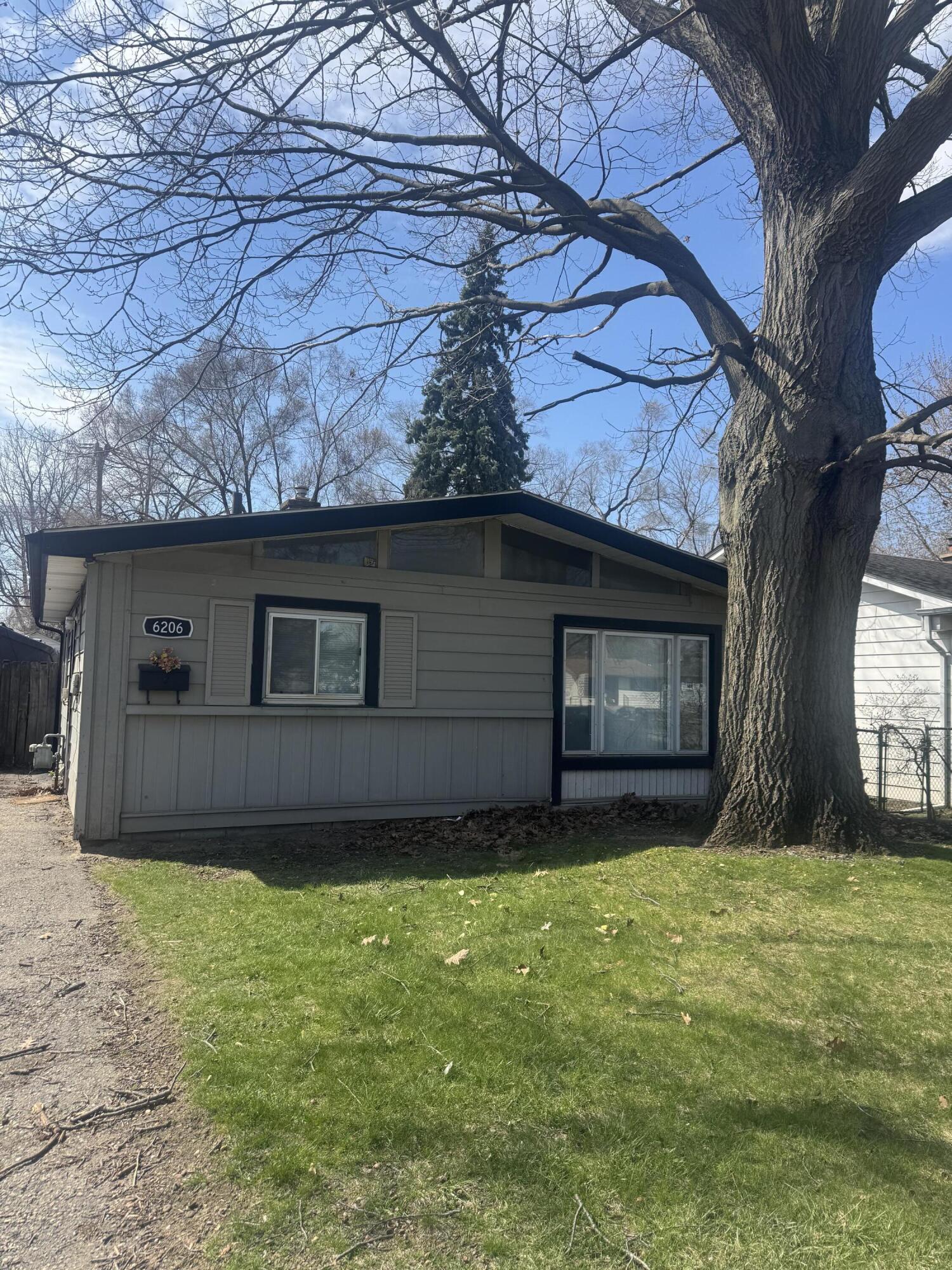 6206 Beech Daly Road Taylor, MI 48180 - Photo 1 of 8 IMG_0935