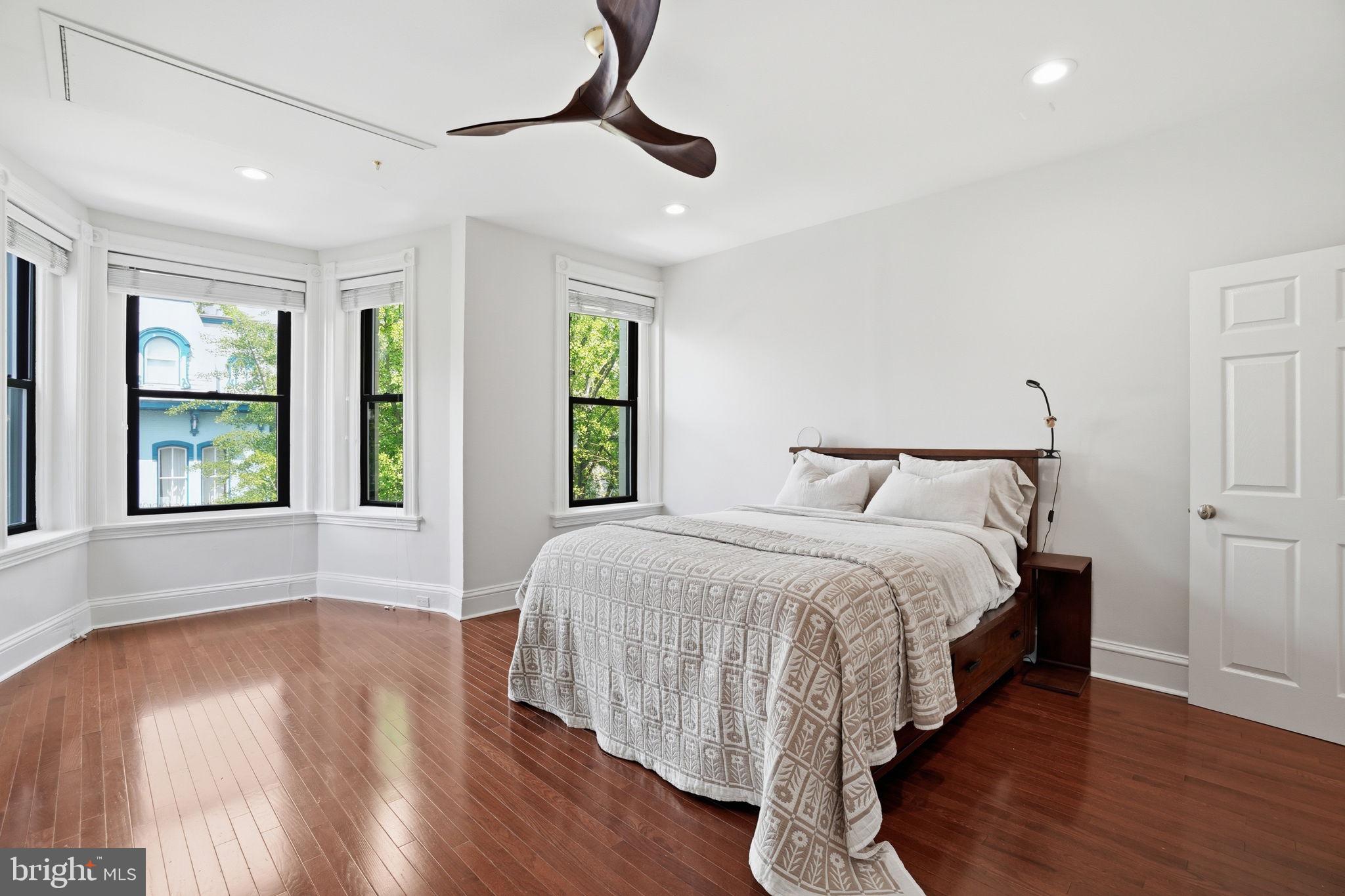 1326 Corcoran Street Northwest Washington, DC 20009 - Photo 17 of 38