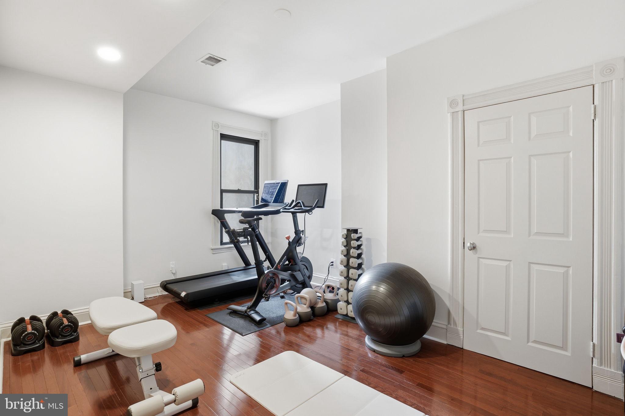 1326 Corcoran Street Northwest Washington, DC 20009 - Photo 21 of 38