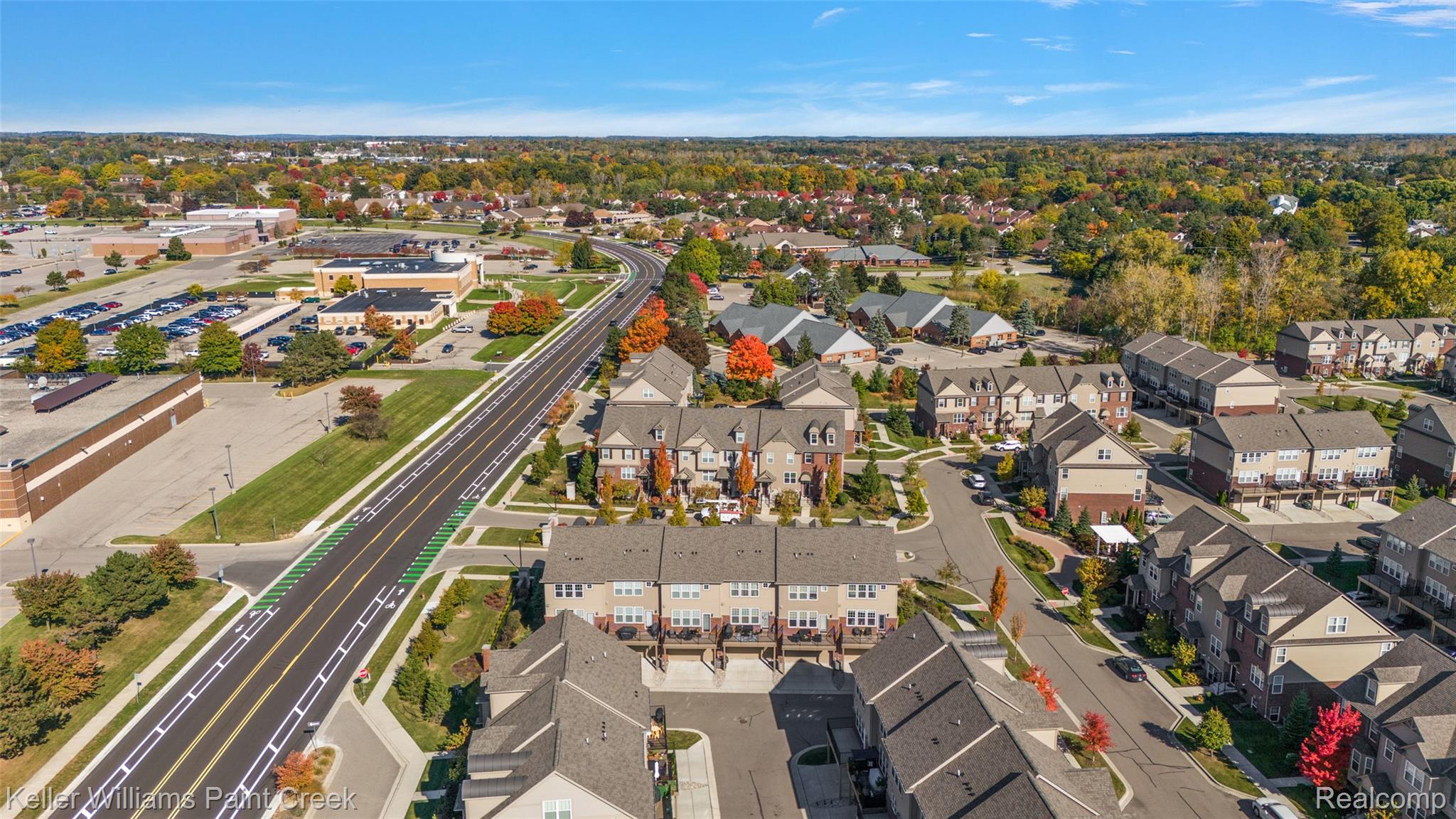 314 Glenhurst Boulevard Rochester, MI 48307 - Photo 49 of 64 Aerial perspective of suburban area