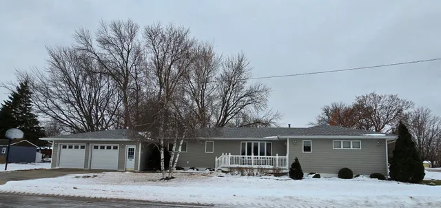 $249,000 | 313 3rd Avenue North, Emmons, MN 56029